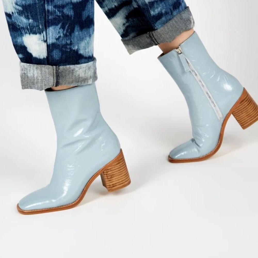 Intentionally Blank Contour Sky 10